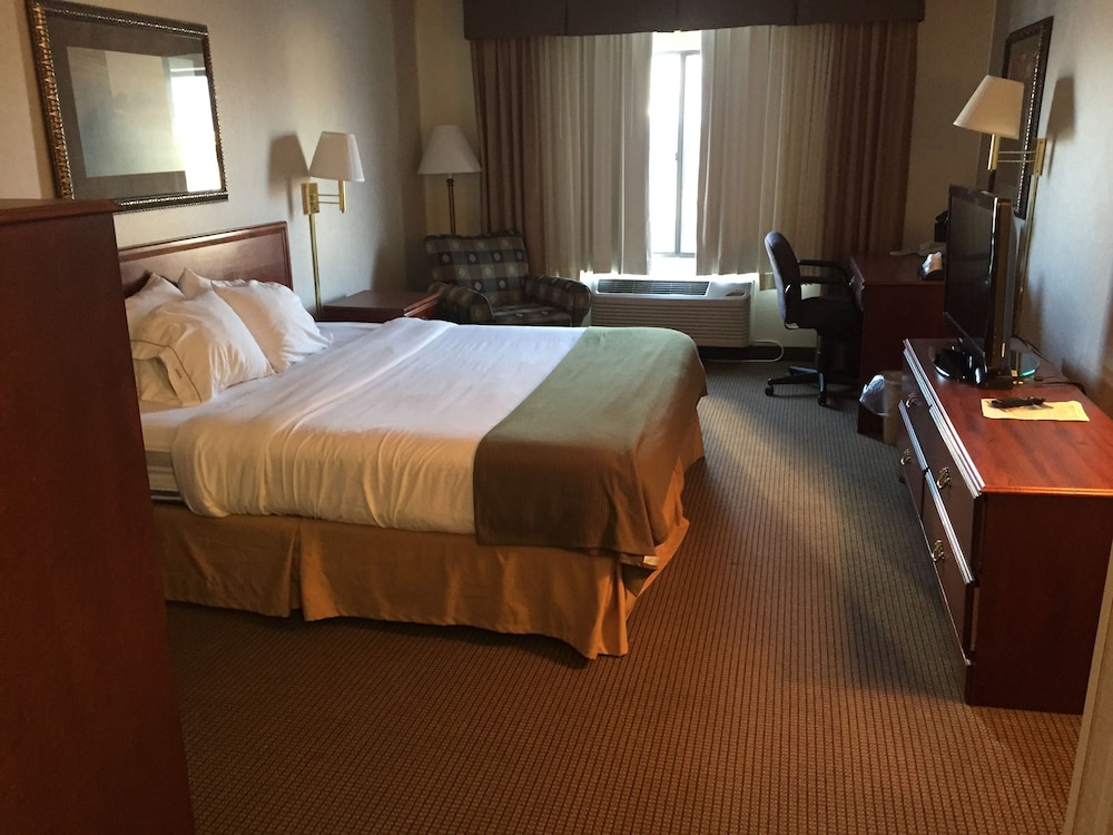 Emporia Vacations - Comfort Inn  Suites - Property Image 27