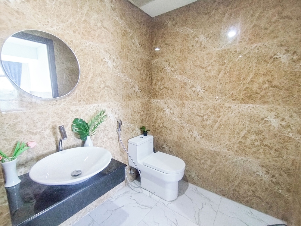 Simple 1Br Near Mall At Grand Sungkono Lagoon Apartment