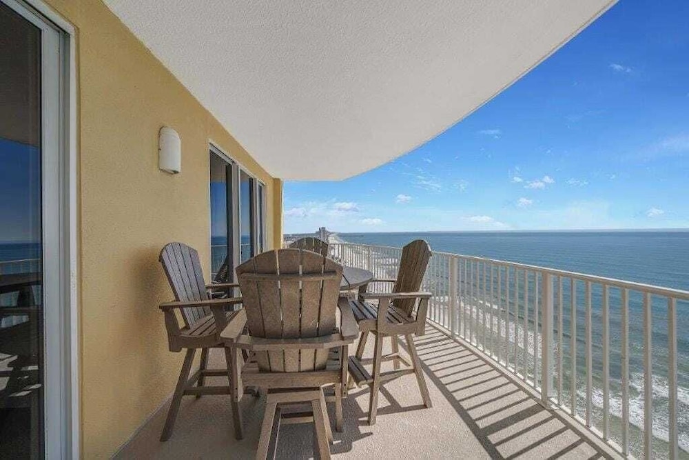 Coastal Hippy Chic by Avantstay Oceanfront, 2 Pools, Beach Chairs Incl