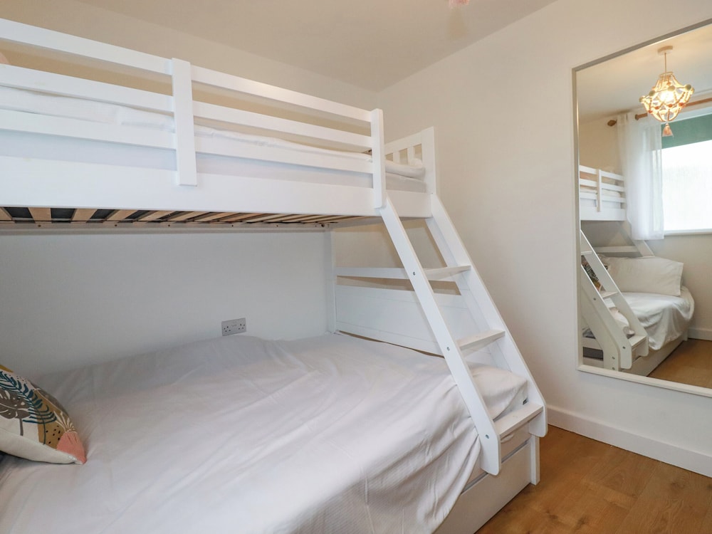 Apartment 6