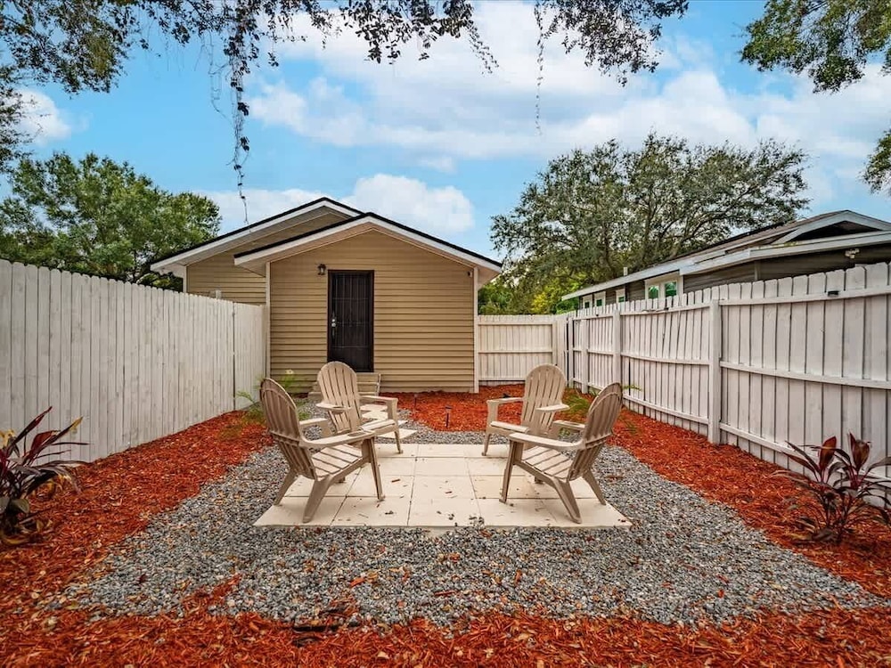 Updated Cozy Home Centrally Located pet Friendly