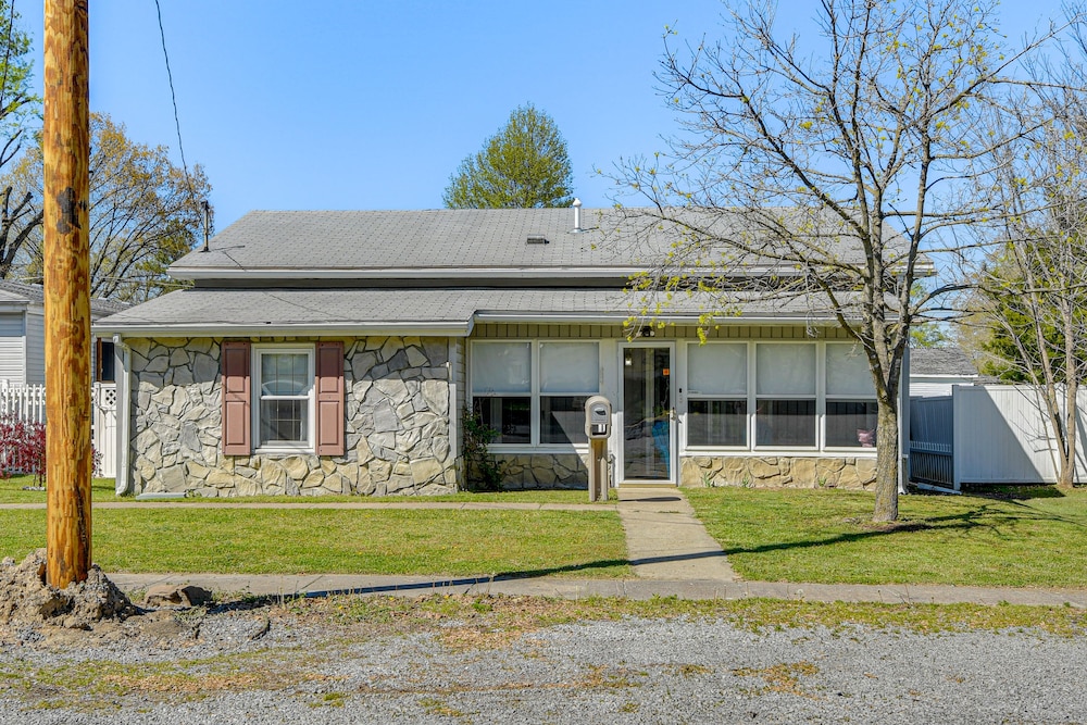 Harrisburg Home w/ Private Yard + Screened Porch! in Harrisburg, US