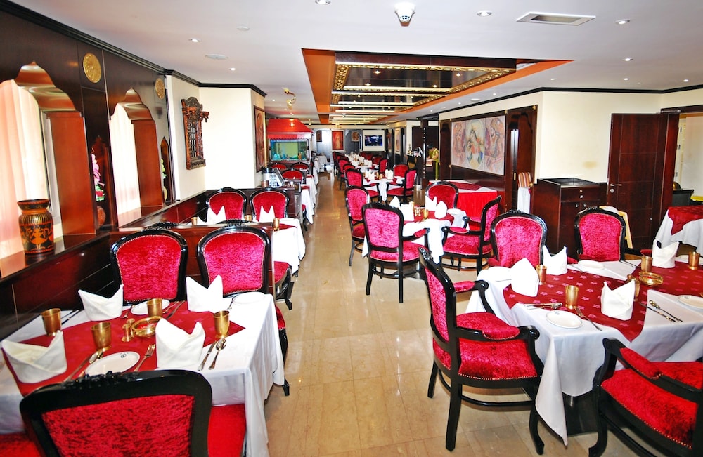 Abu Dhabi Vacations - Ramee Royal Hotel Apartments - Property Image 14