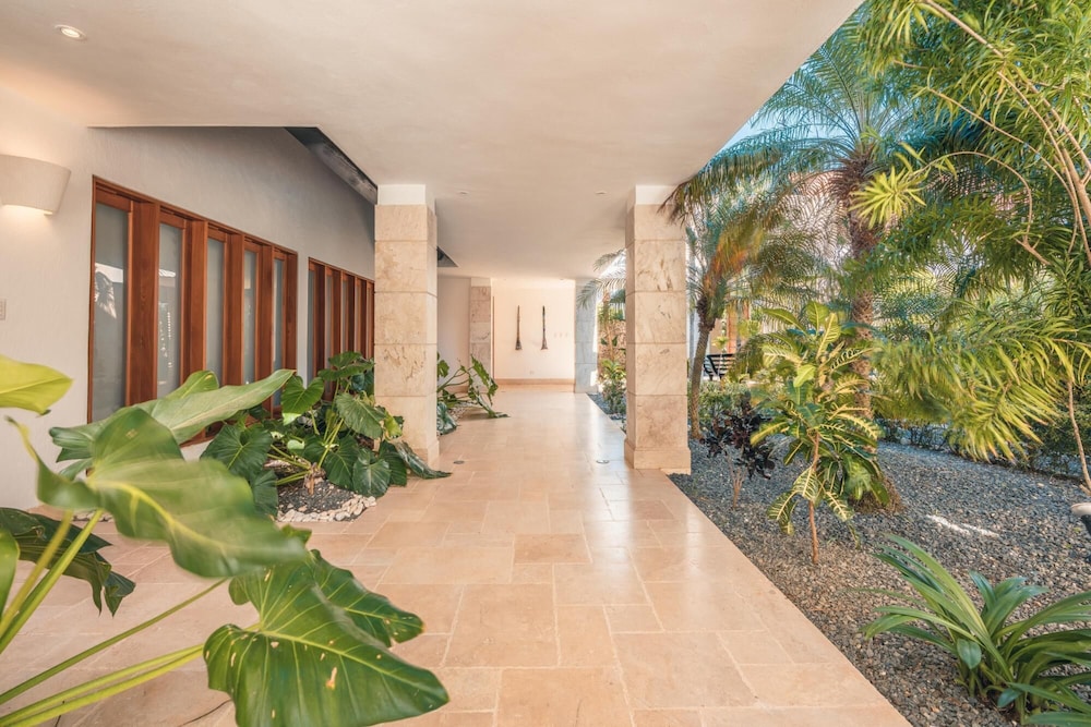 Magnificent Villa w Private Pool at Yarari view 3