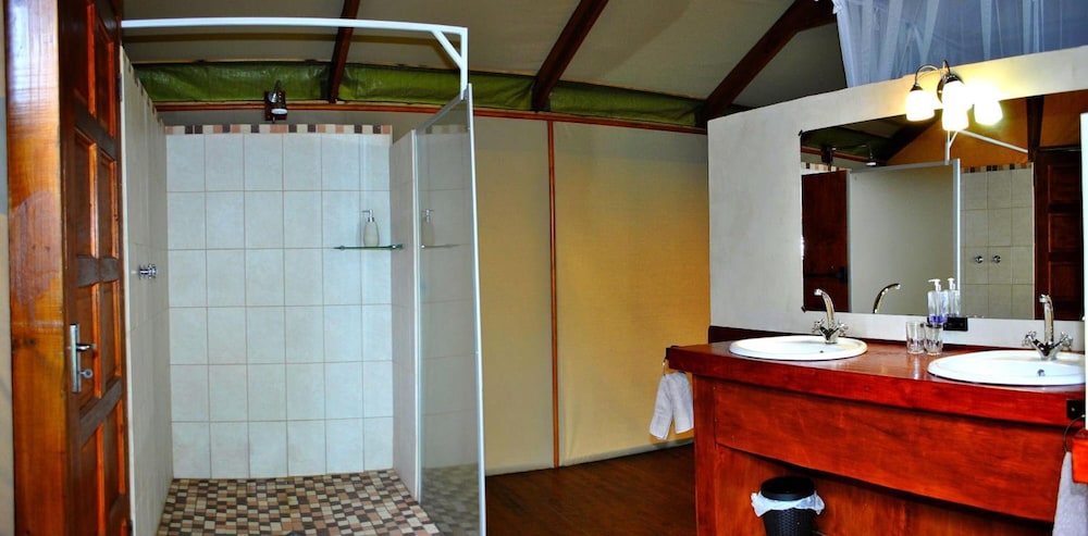 Lion Tree Top Lodge