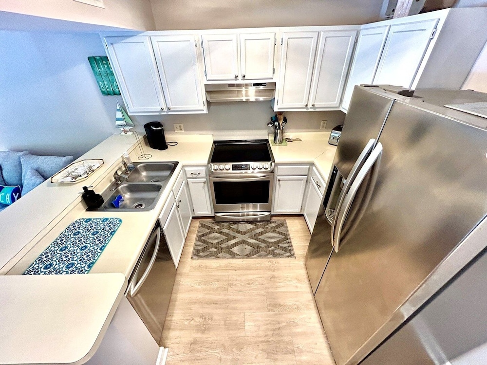 Sealoft 4 2 Bedroom Home by RedAwning view 5