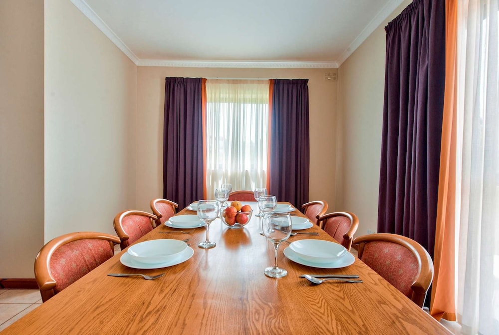 Villa Gardenia - 5 Bedroom Holiday Villa With Pool