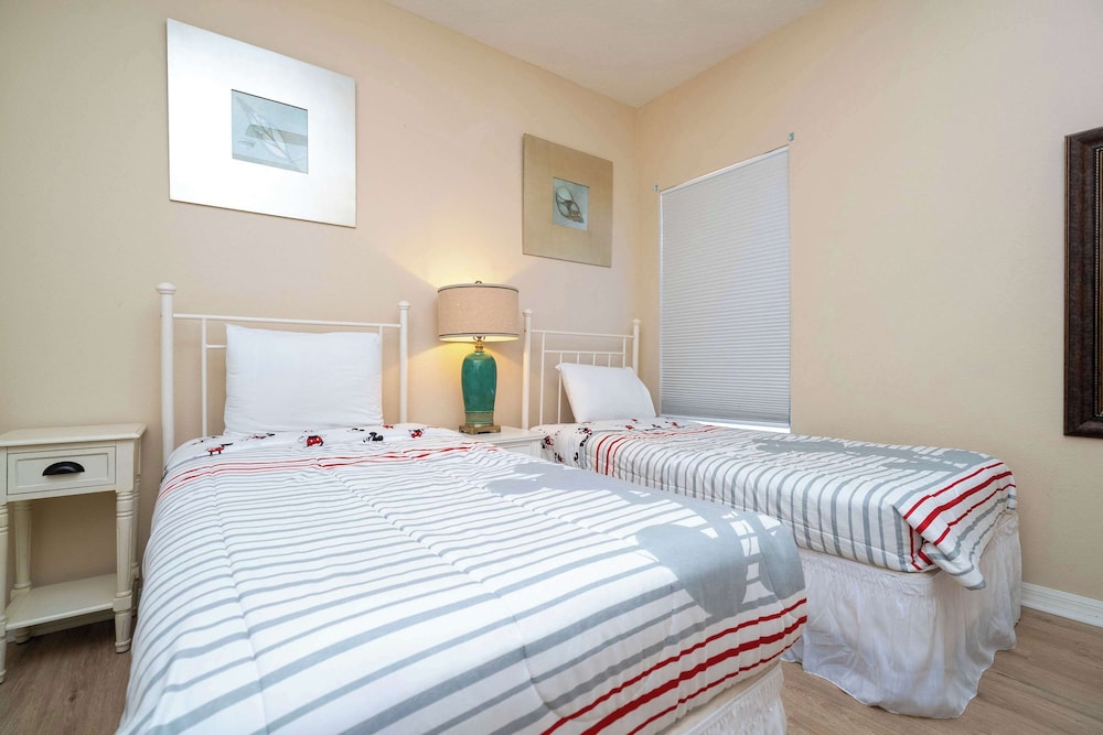 Family Villa w Pool Spa Game Room Near Disney