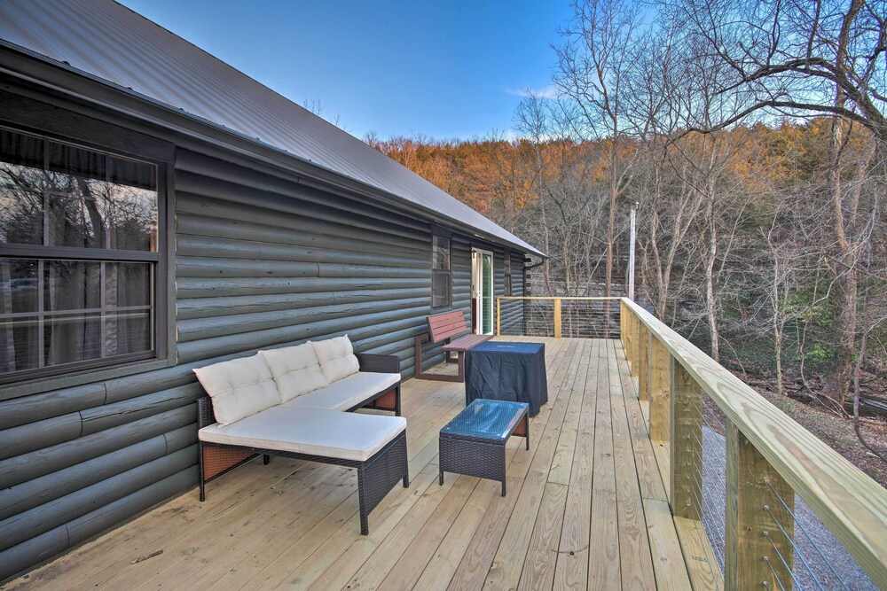 Tranquil Creekside Hideout: Families Welcome! view 5