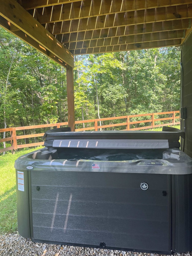 Tranquil Heights Cabin In Hocking Hills- HOT Tub!