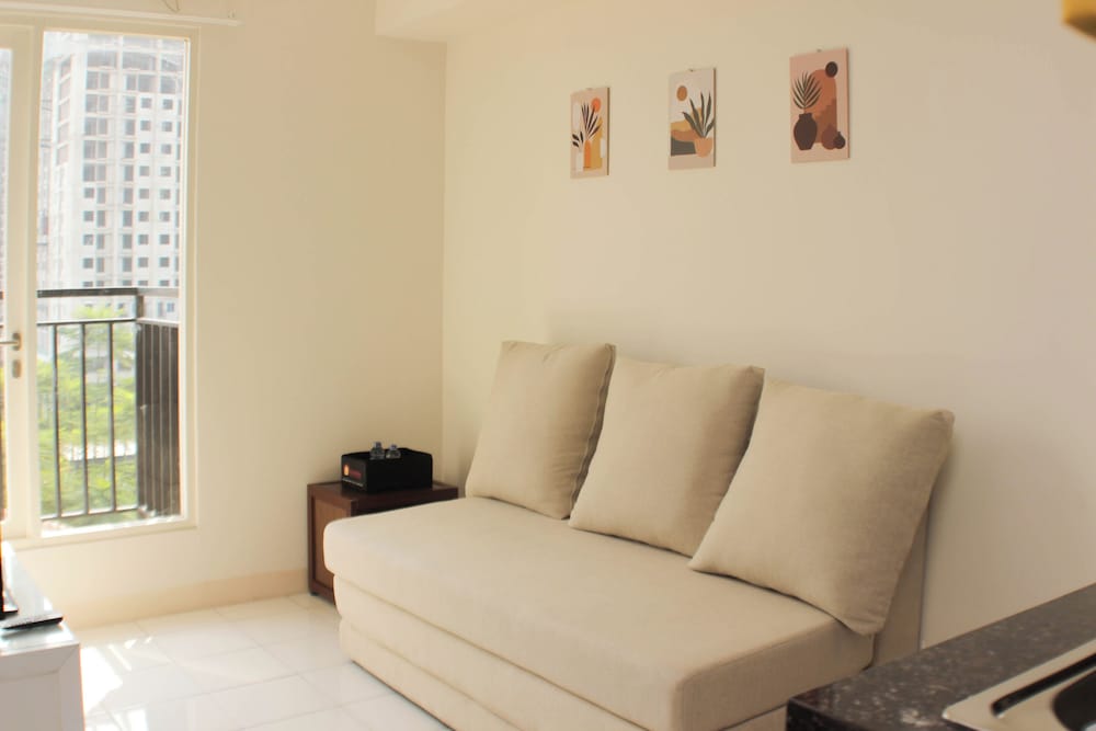 Nice and Comfort 1BR with Extra Room at Podomoro Golf View Apartment