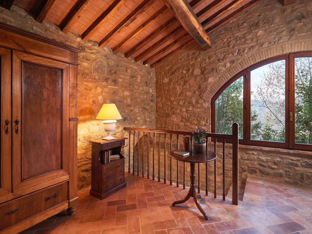 Farmhouse in Borgo Antico view 4