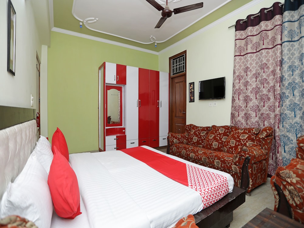 OYO 12502 City Hotel
