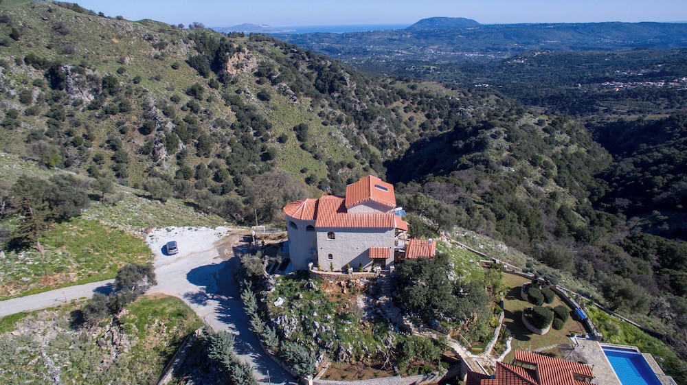 Geroulios Kastro Villas