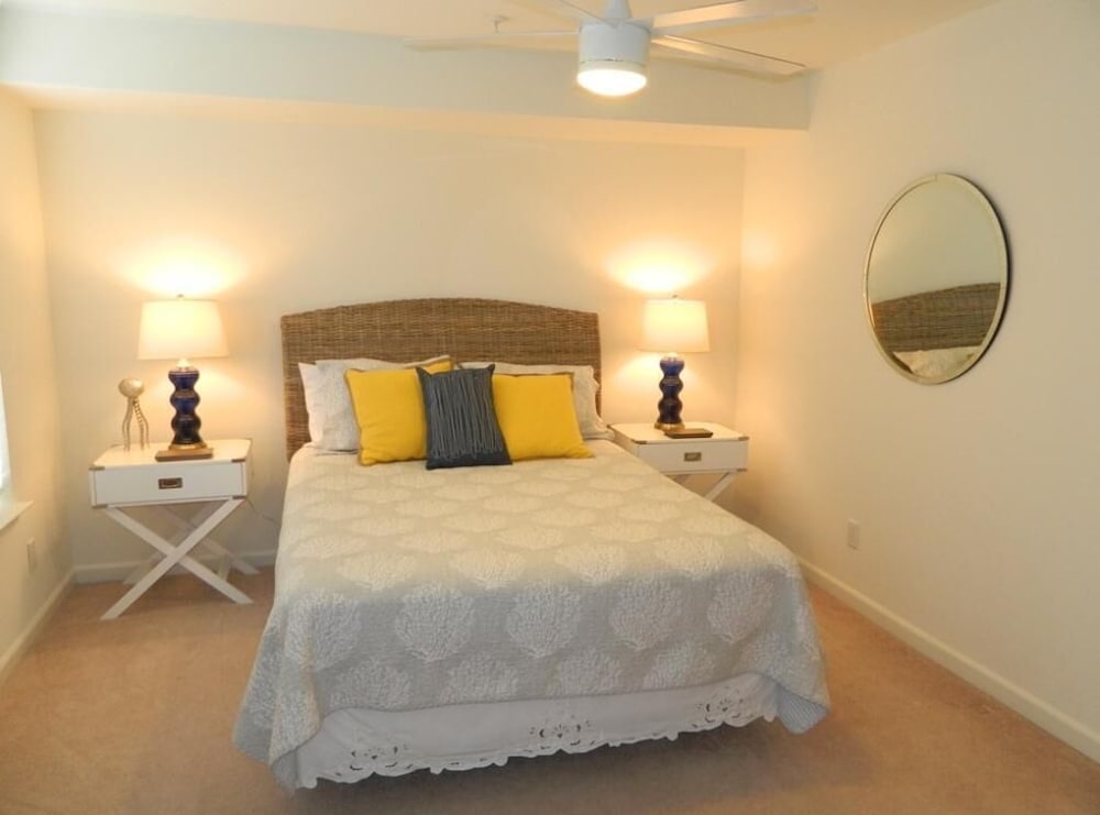 Canal Landing Court 48