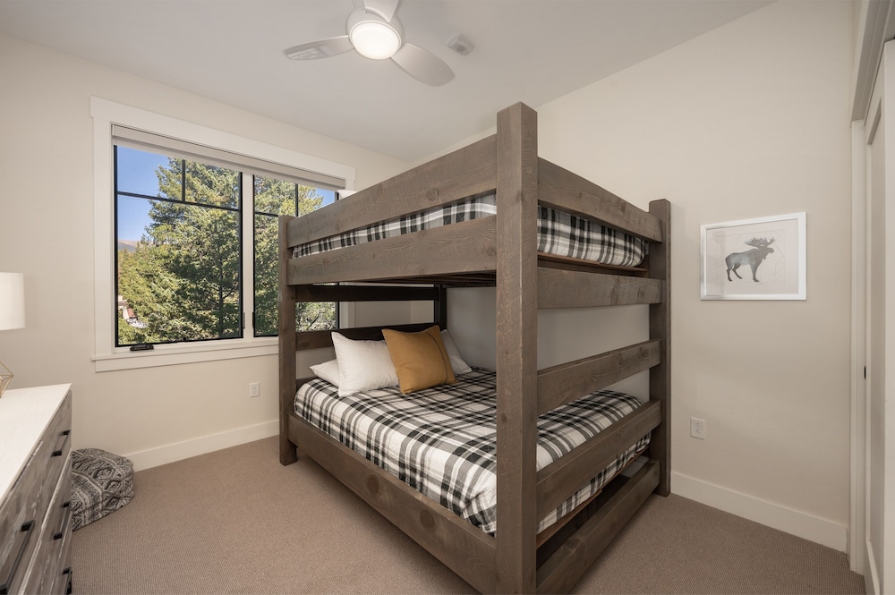 Downtown Flat 2 Bedroom Condo