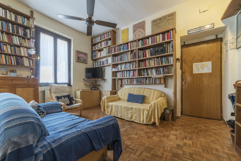 San Lorenzo Wooden Flat