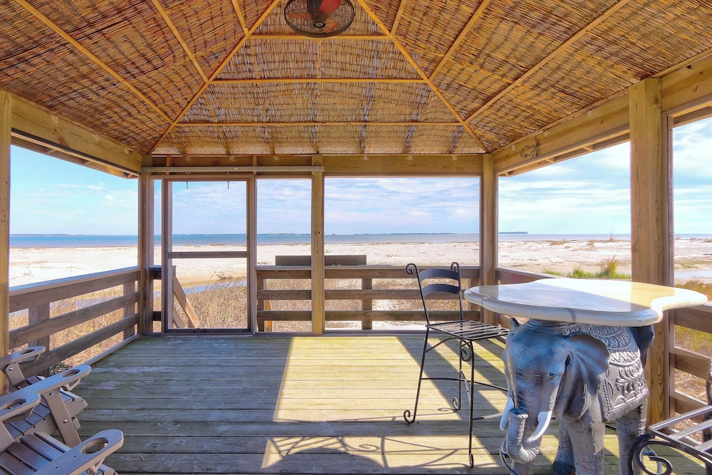 Beachside Boardwalk & Views Pool + Hot Tub 202 on the Sound