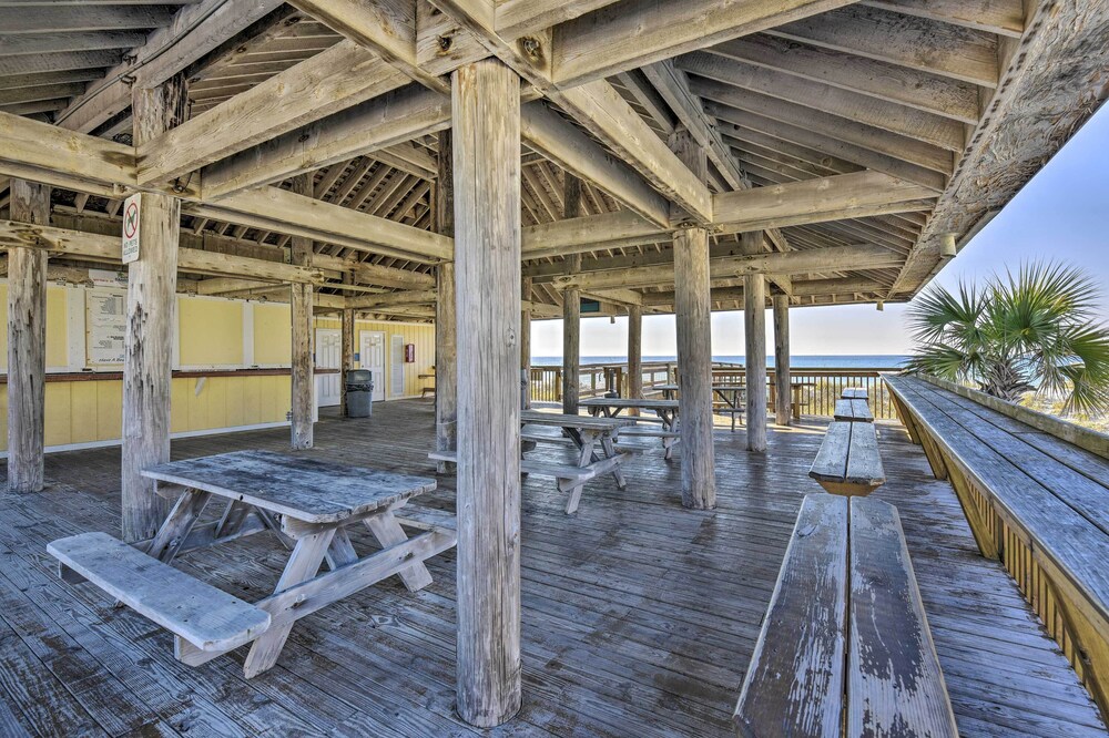 Walk to Beach: Resort Retreat w/ Balcony in Destin