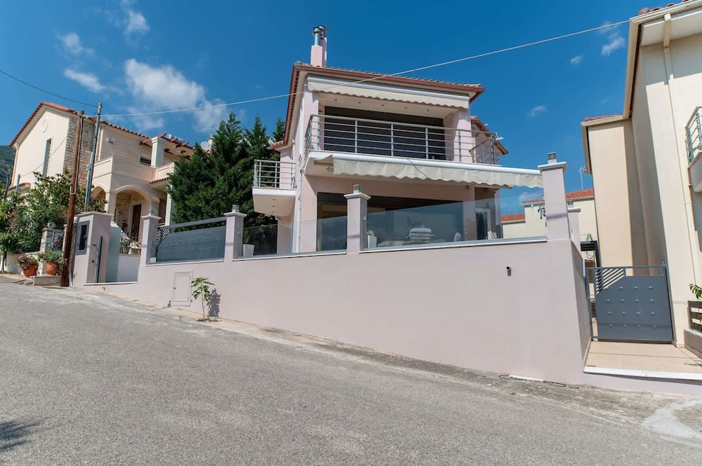 La Casa Rosa Seaside Getaway