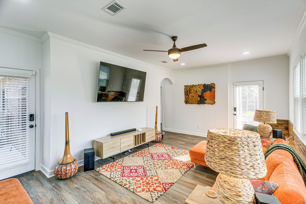 Close to Hospital & Dtwn! Quiet Waycross Home