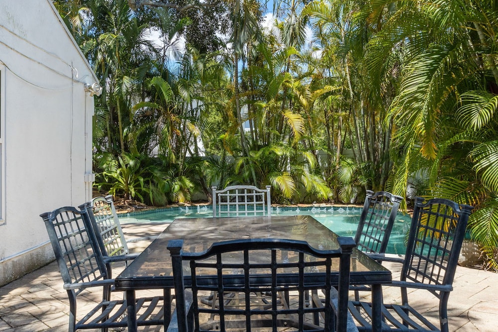 NEW Sunset Serenity - South Tampa Home With Pool