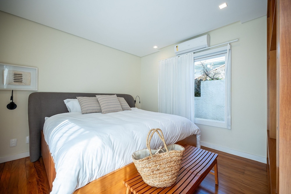 Angra - Mombaça | Mansão Espetacular Beira-Mar, 7 Suites - por Casapē Rio