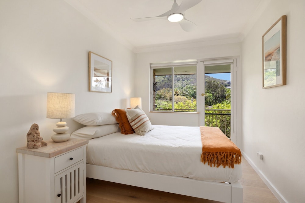 Sunrise Cove 2-bed Apartment at Newport Beach