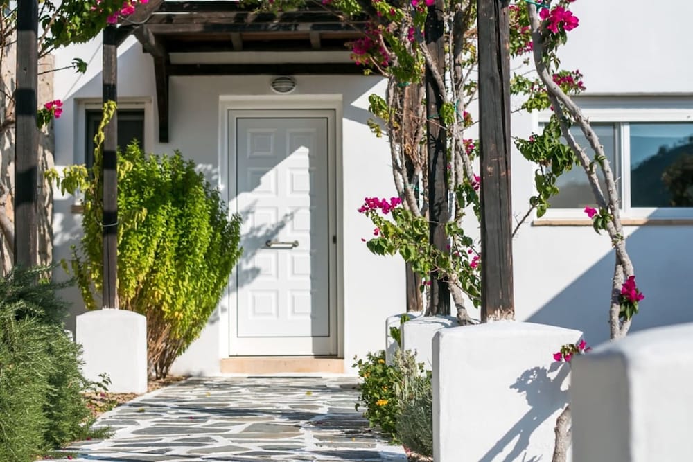 Villa Olympos Close to Anthony Quinn Bay