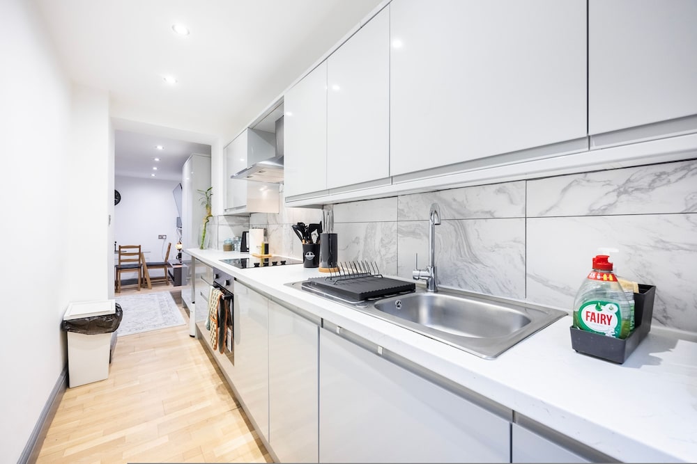 3 Bedroom Apartment by River Thames