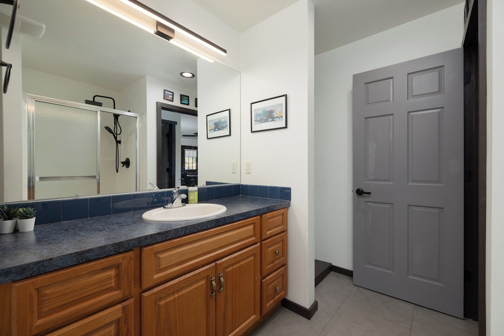 High-end Cabin 3BR 30min to Hoodoo Ski