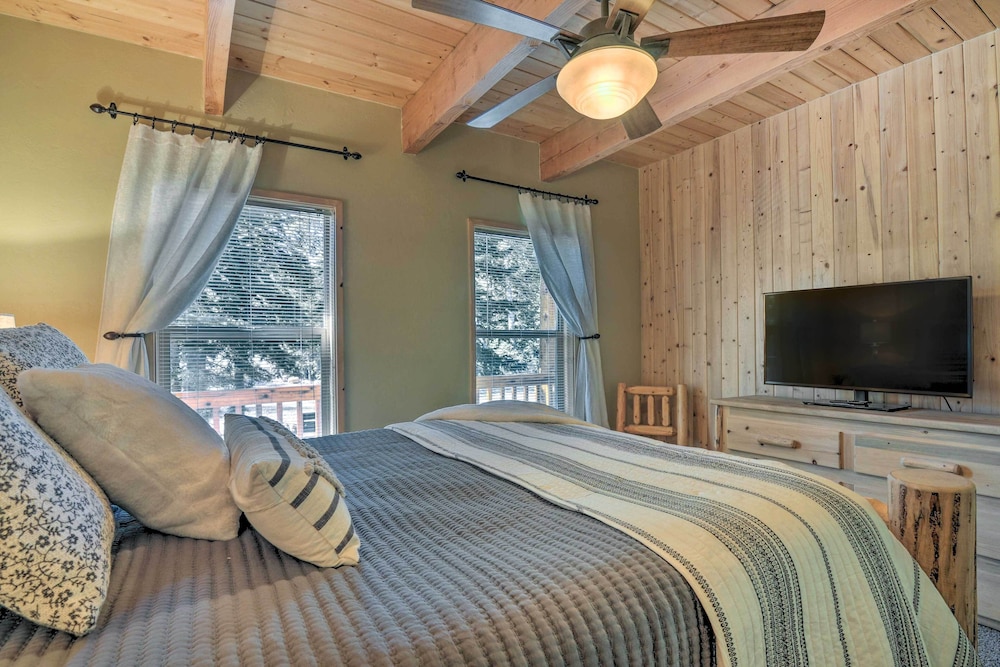 Duck Creek Village Cabin: Hike, Ski, & Bike! view 5