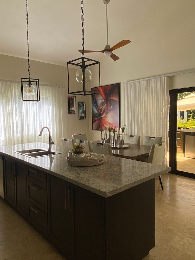 Luxury 5 Bedrooms Villa in Hispañola -sosua