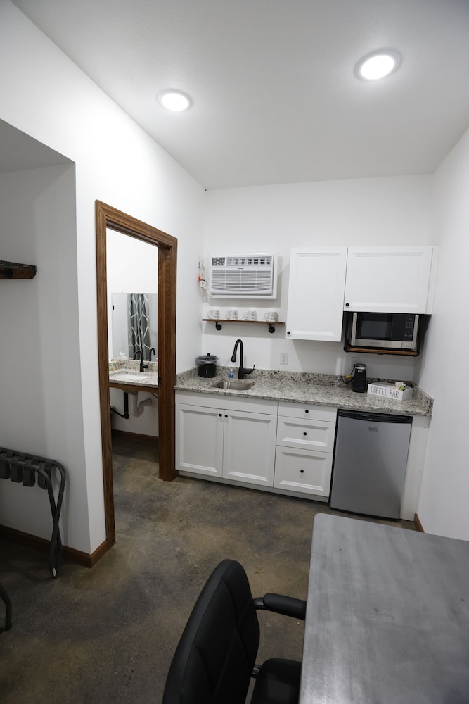 Bears Den Motel
