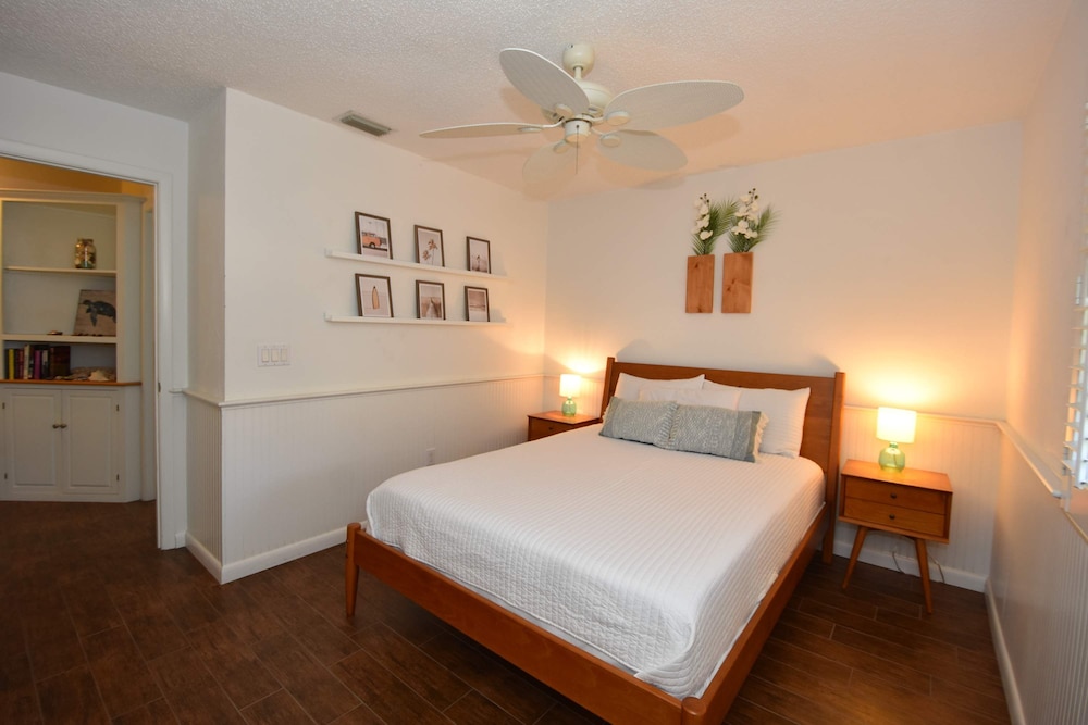 Sea Colony Cottage - Beachside Cottage in Beachfront Community w Pool