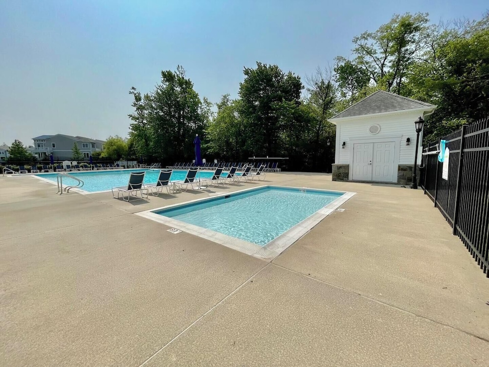 Laguna Drive 21083