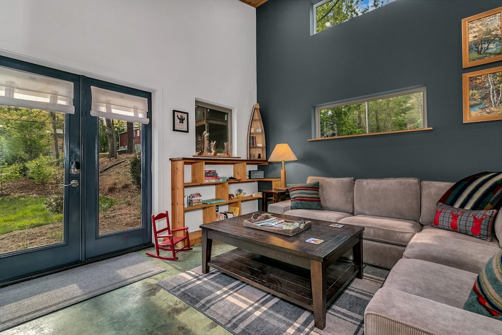 Cozy Laurel Cabin