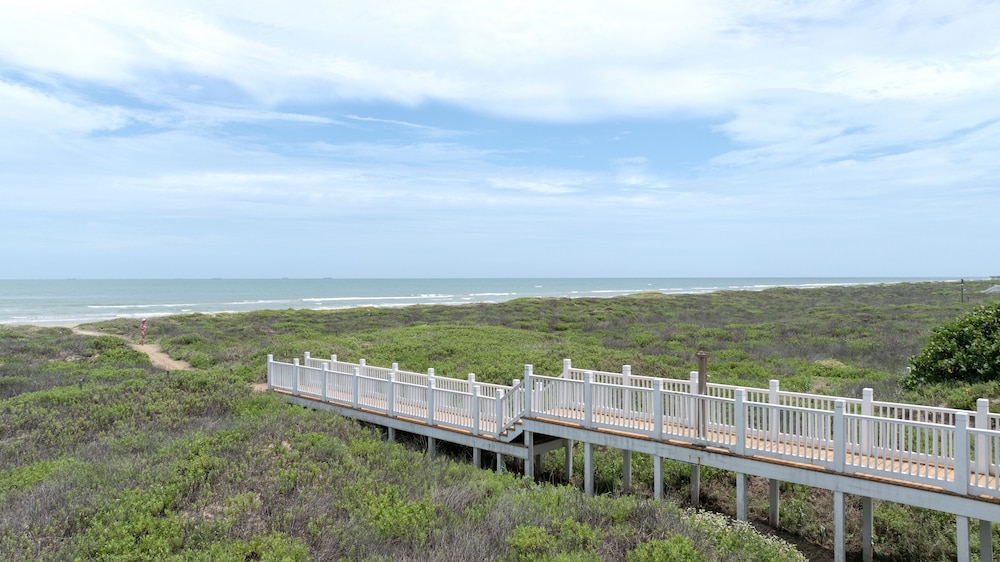 The Scarlett - Private Home At The Shores 3 Bedroom Home
