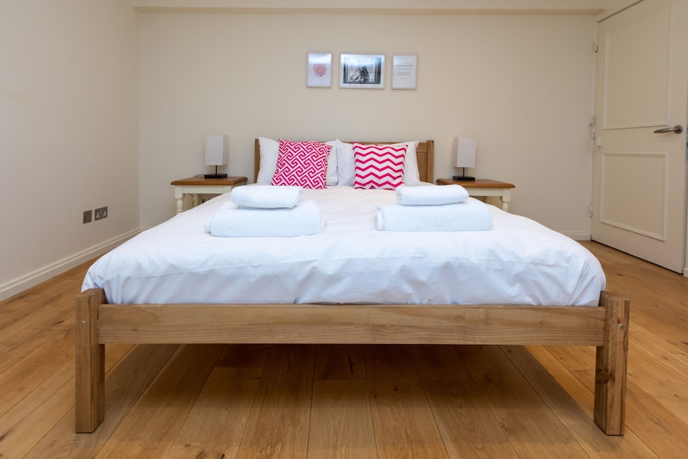 Modern and Bright 3 Bedroom House in Paddington