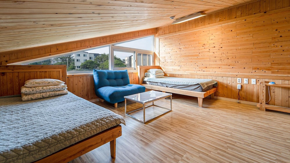 Jeju Haebaragi Pension