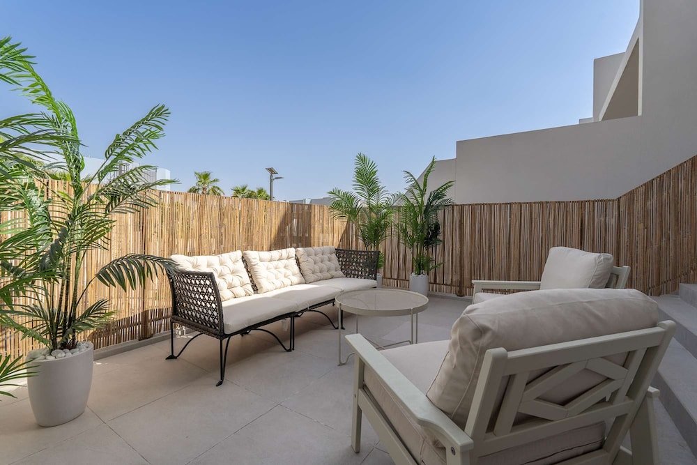 Classy 4-bedroom Villa With Spacious Balcony in Nad Al Sheba