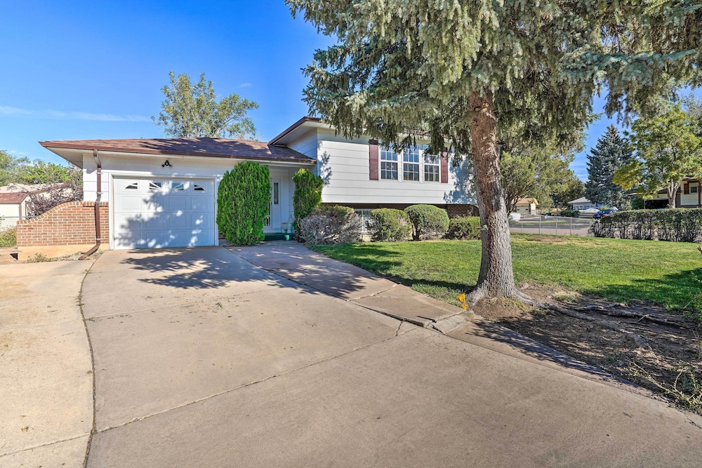 Colorado Springs Home w/ Yard ~ 12 Mi to Dtwn view 3
