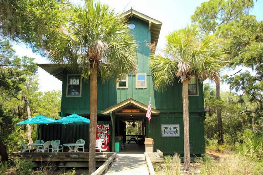 Spectacular Open Floor Plan With Elegance 5-bed, 4-bath Haven on Fripp Island