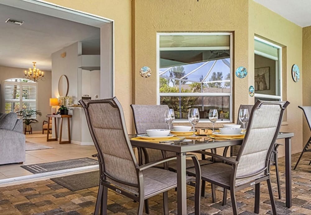 Family Friendly - Private Pool - Sleeps 10