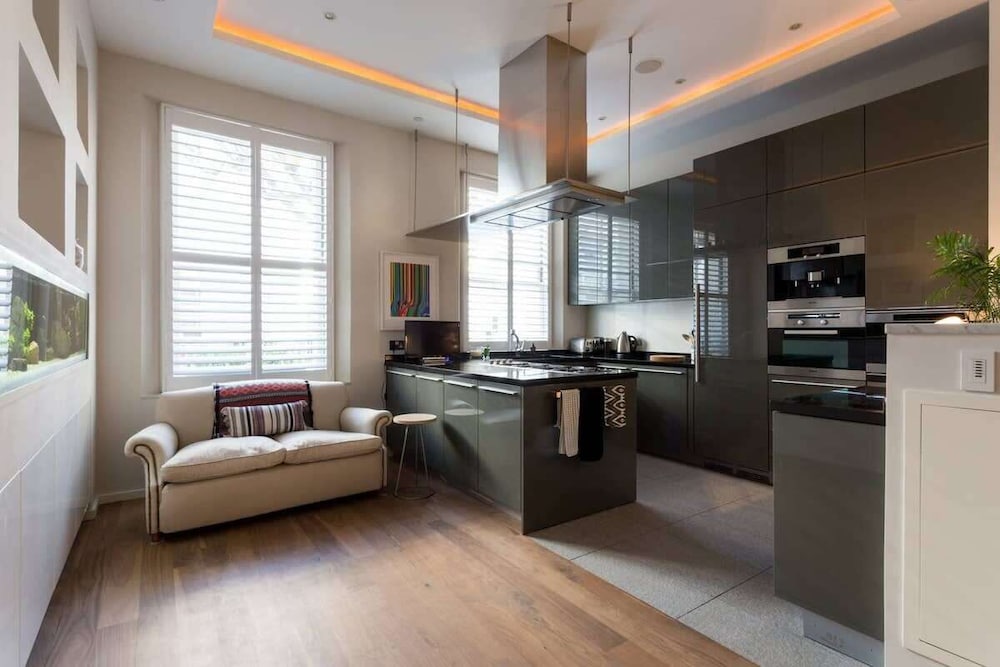 Spectacular 4 Bed House, Pimlico
