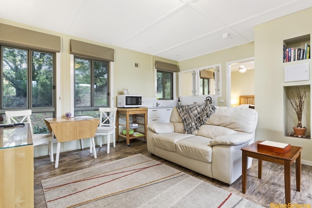Gisborne Peak Winery Cottages