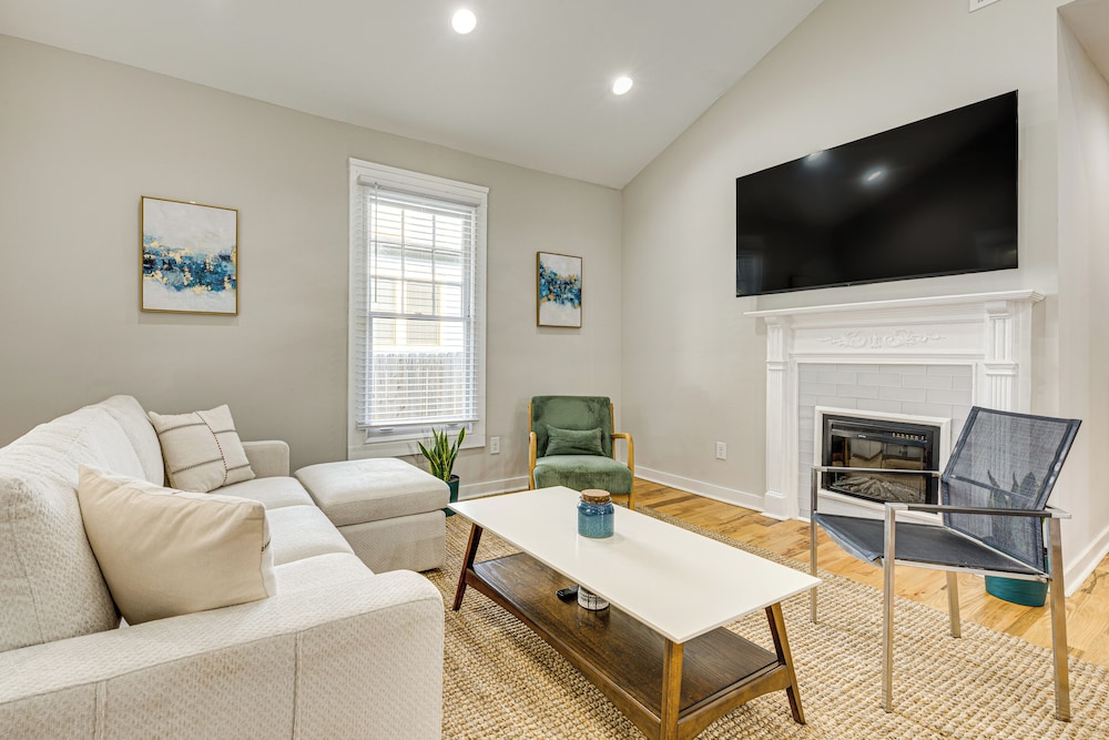 Walk to Beltline: Wfh-friendly Hub w/ Yard!