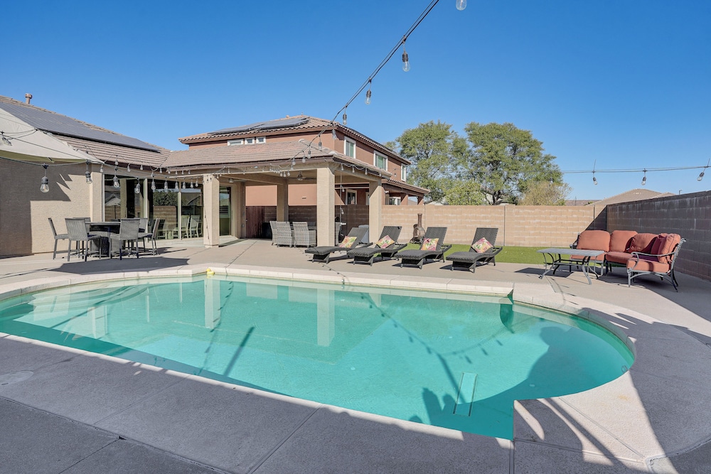 5 Mi to Surprise Stadium: Chic Arizona Home