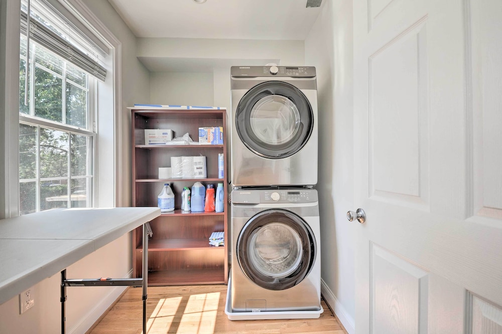 6 Mi to Capitol Hill: Spacious Family Home in DC