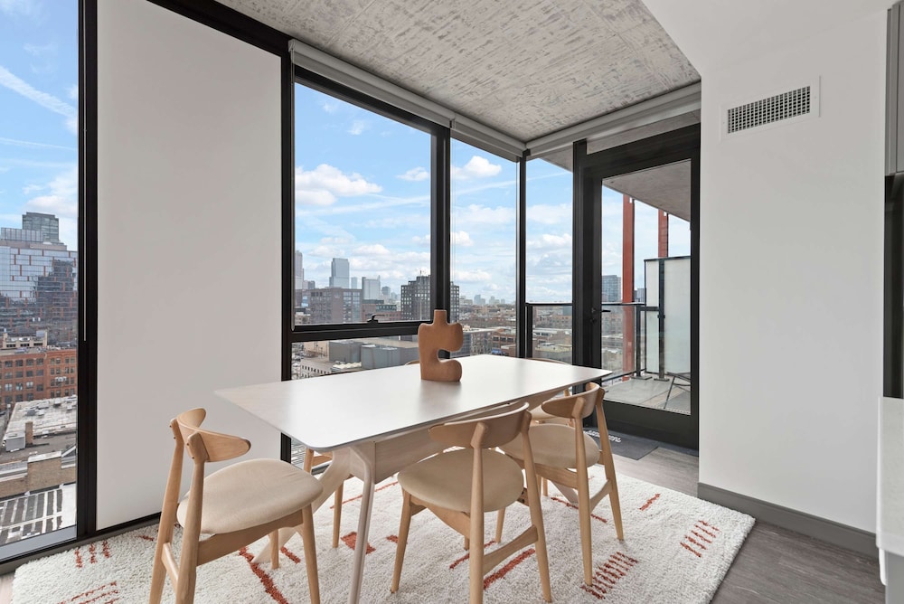 Cloud9 6 apt for 30ppl Fulton Market The Nouveau
